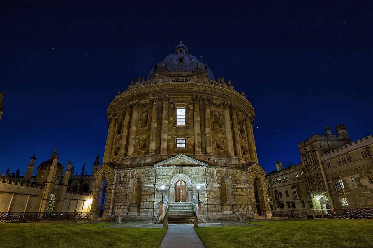 The Radcliffe Camera at Oxford illuminated at night